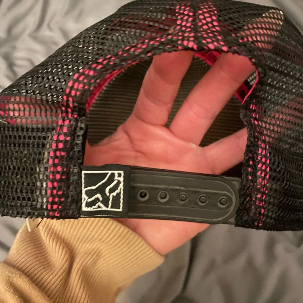 Fox women’s Black and Pink Logo Hat - Picture 3 of 3